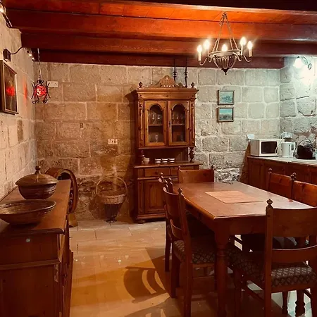 A Sizeable Knights-era House Of Character * Cospicua