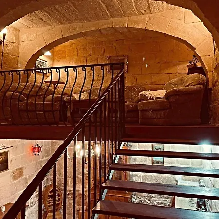 A Sizeable Knights-era House Of Character Vakantiehuis *