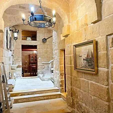 A Sizeable Knights-era House Of Character *