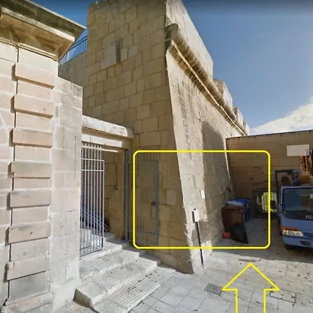 A Sizeable Knights-era House Of Character *